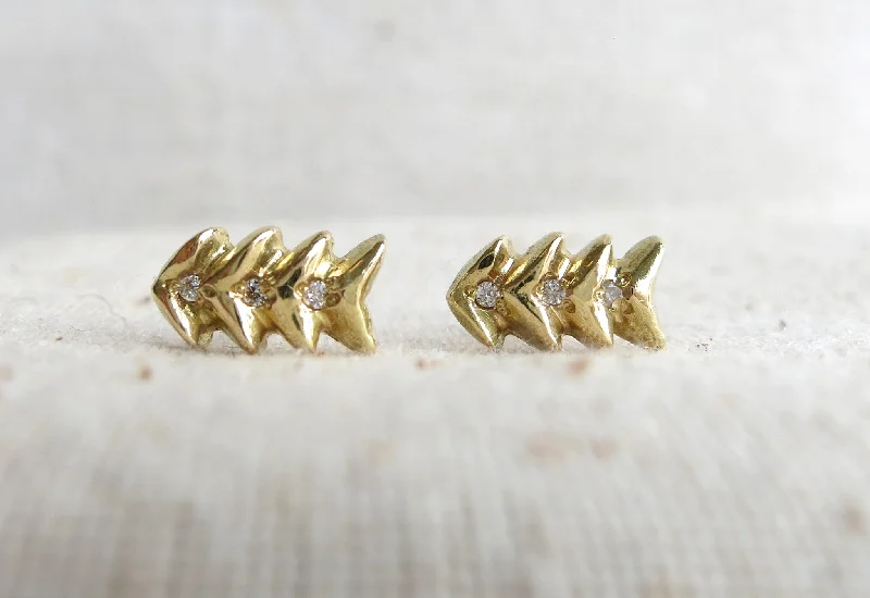 Last Chance To Grab Your Favorite Jewelry At A Discount Large Arrow & Diamond Studs