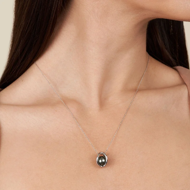 Affordable Elegance – Special Jewelry Sale Now Live Embrace Collection 9.0-10.0 mm Tahitian Pearl Pendant