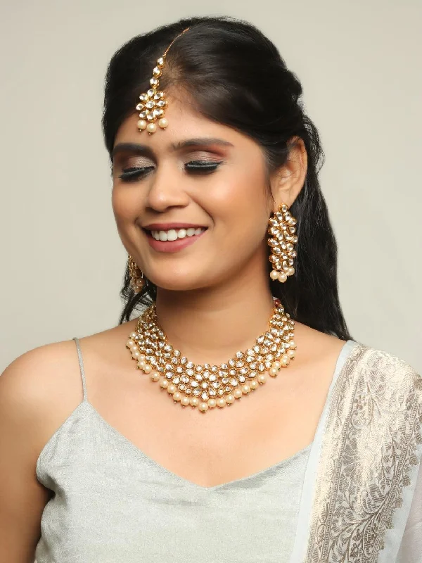 Simple Kundan Choker With Pearls Necklace Set